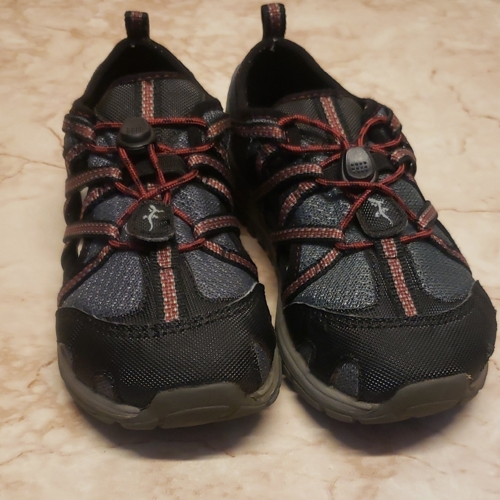 Chaco Black and Red Athletic Youth Shoes Size  12